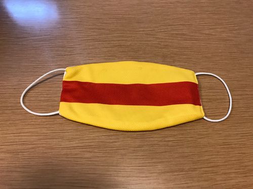 Mundschutzmaske ( nicht medizinisch ) in gelb-rot-gelb ohne Logo